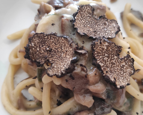tartufo funghi e vongole - GLi spghetti Mari e monti di Rosmunda Cristiano